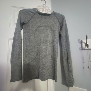 Lululemon long sleeved swiftly tech